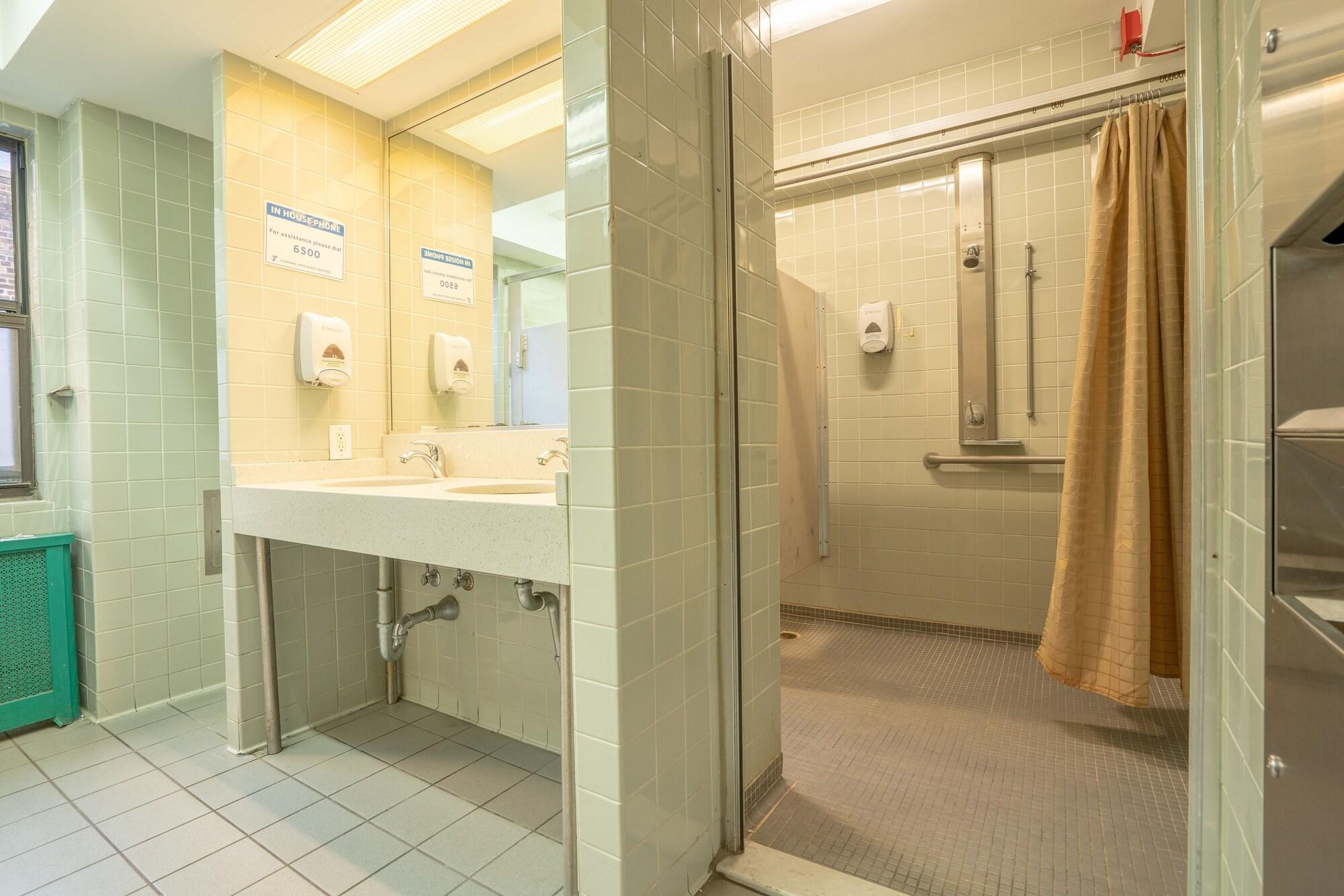 Хостел Flushing Ymca Нью-Йорк Екстер'єр фото