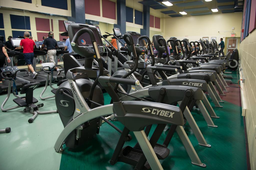 Хостел Flushing Ymca Нью-Йорк Екстер'єр фото