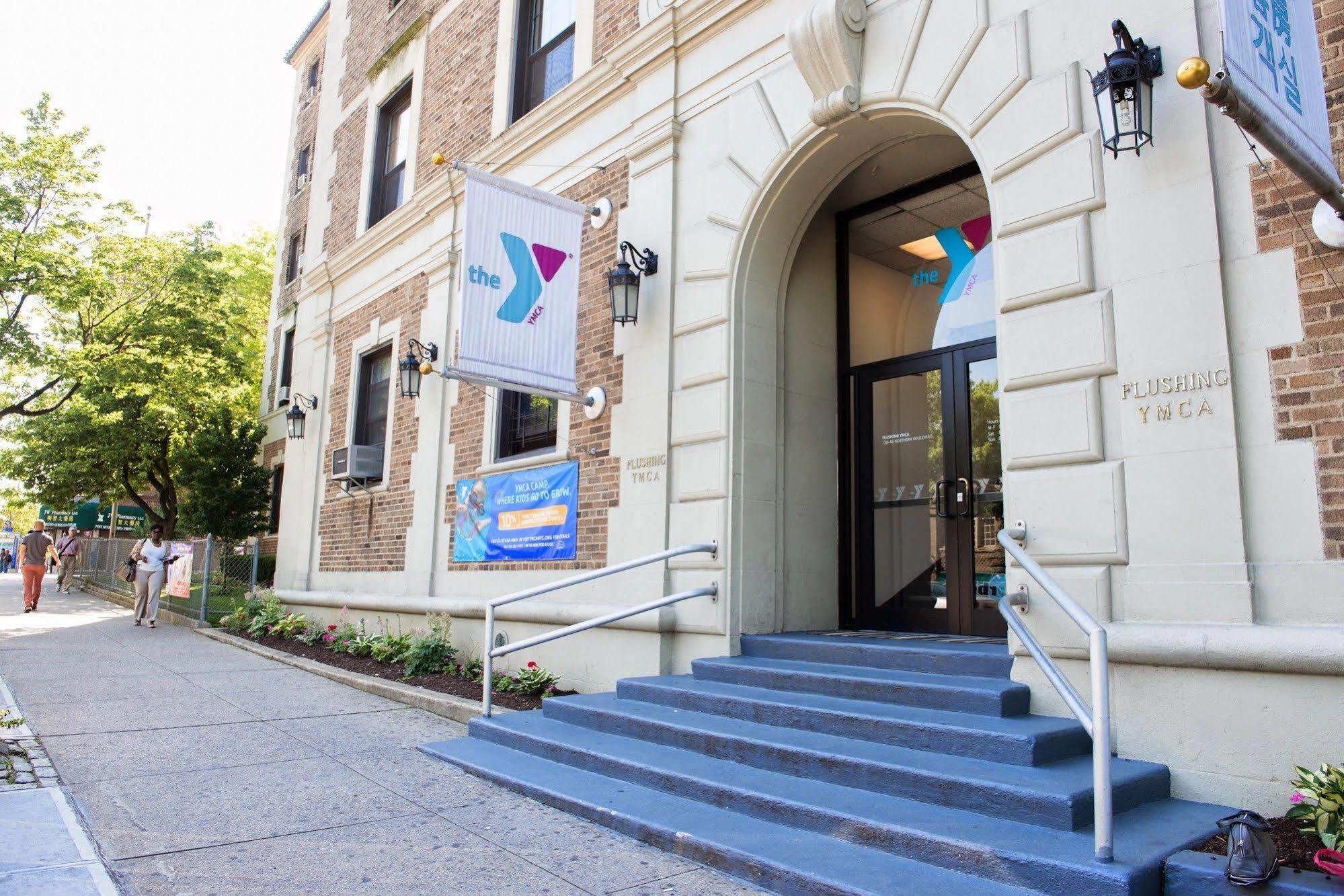Хостел Flushing Ymca Нью-Йорк Екстер'єр фото
